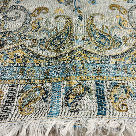 Pashmina Elegant Blue and Gold Patterned Scarf with short fringe New - Picture 6 of 7